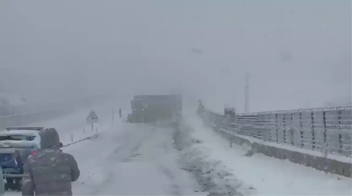 Karlıova\'da 20 Köy Yolu Kapandı