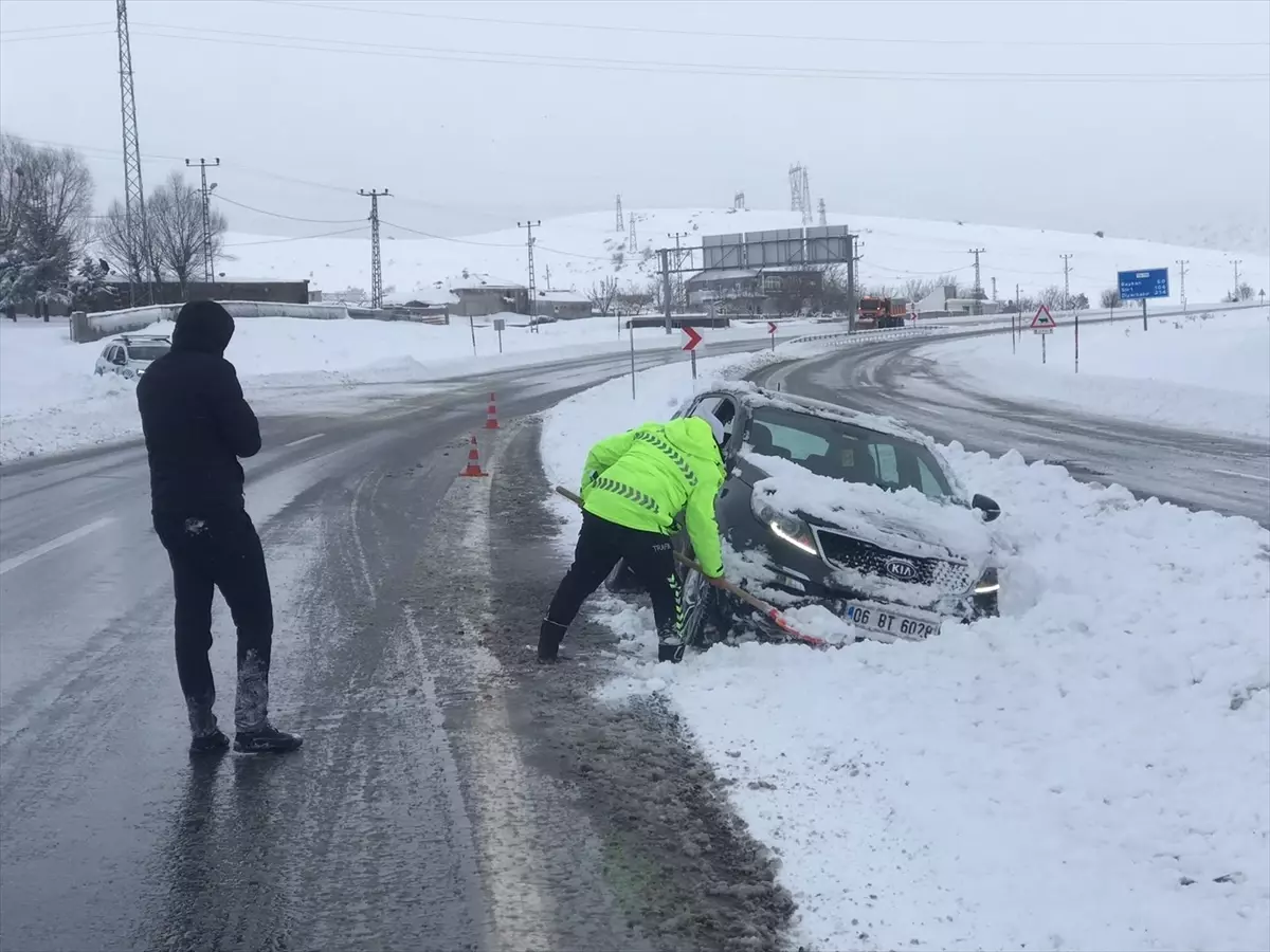 Tır Devrildi, Sebzeler Yola Saçıldı