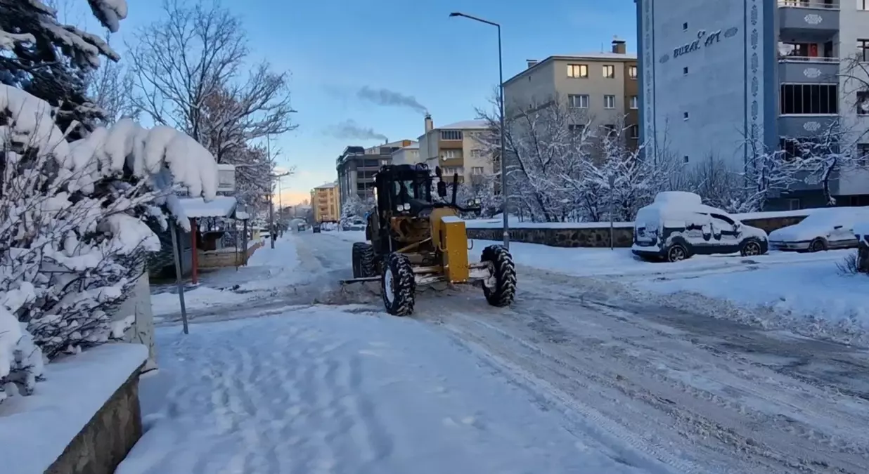 Doğu Anadolu\'da Kar Yağışı Ulaşımı Olumsuz Etkiledi