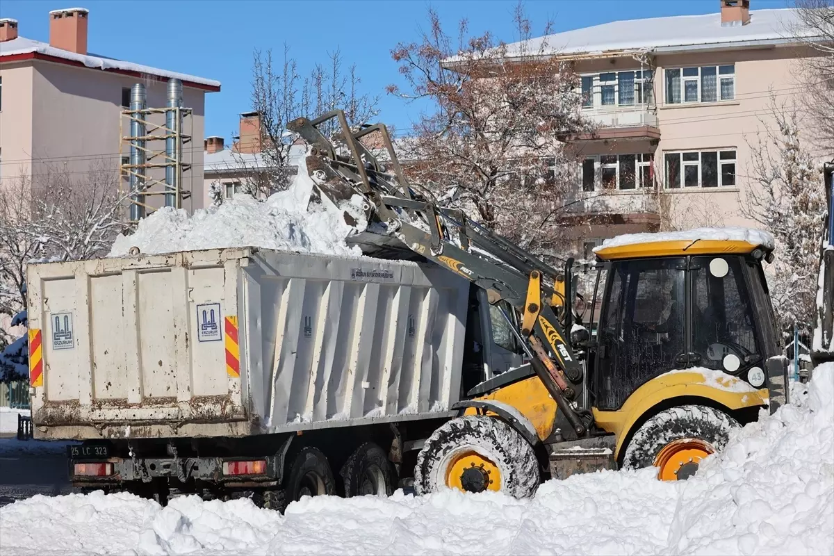 Erzurum\'da Karla Mücadele Devam Ediyor