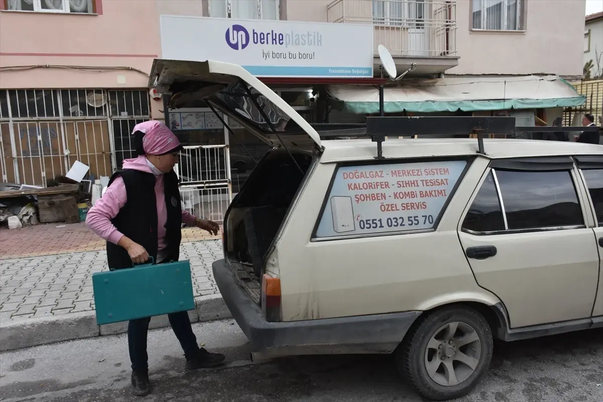 Kadın Tesisatçı Fatmagül Çağlan Örnek Oluyor