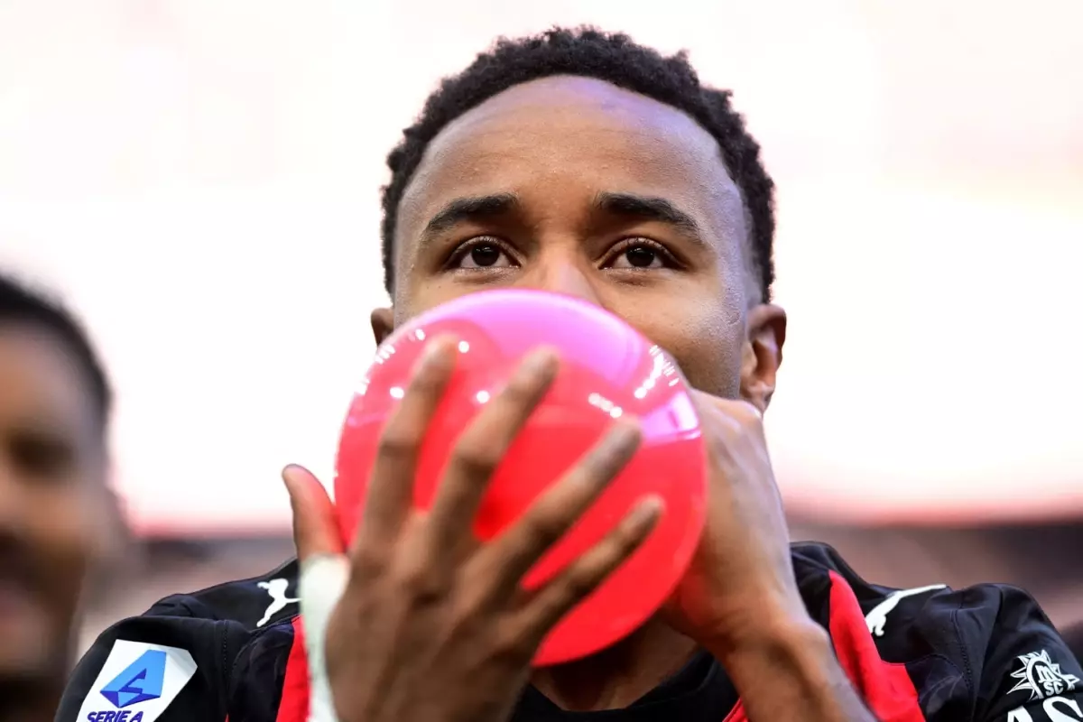 Fenerbahçe ve Galatasaray\'la anılan Nkunku takımını tek başına sırtladı