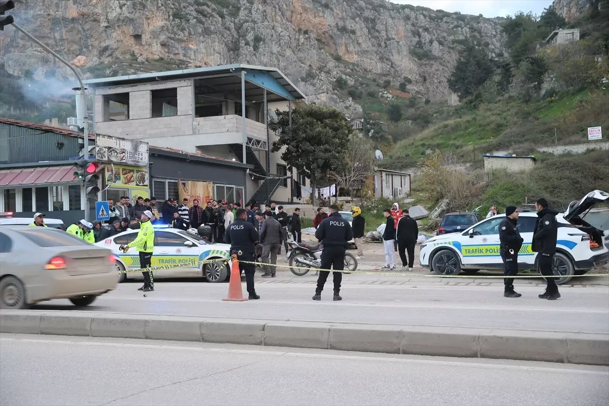 Beton Mikseriyle Motosiklet Çarpıştı: 1 Ölü, 2 Yaralı