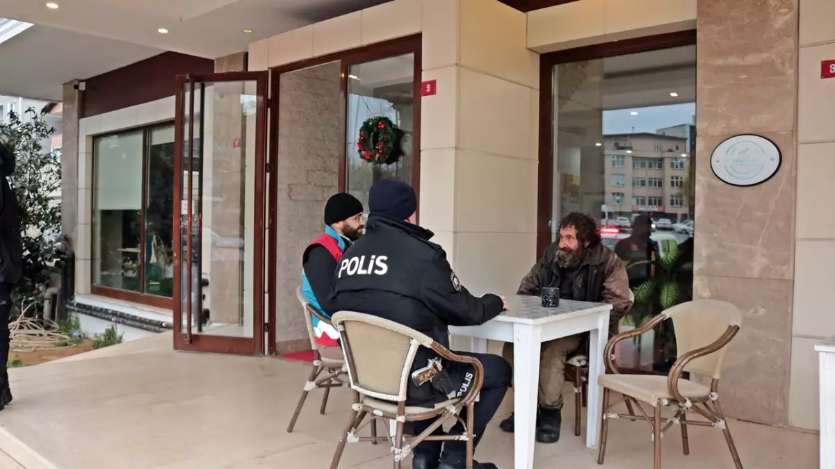 İstanbul\'da Sokakta Kalan 159 Kişiye Barınma