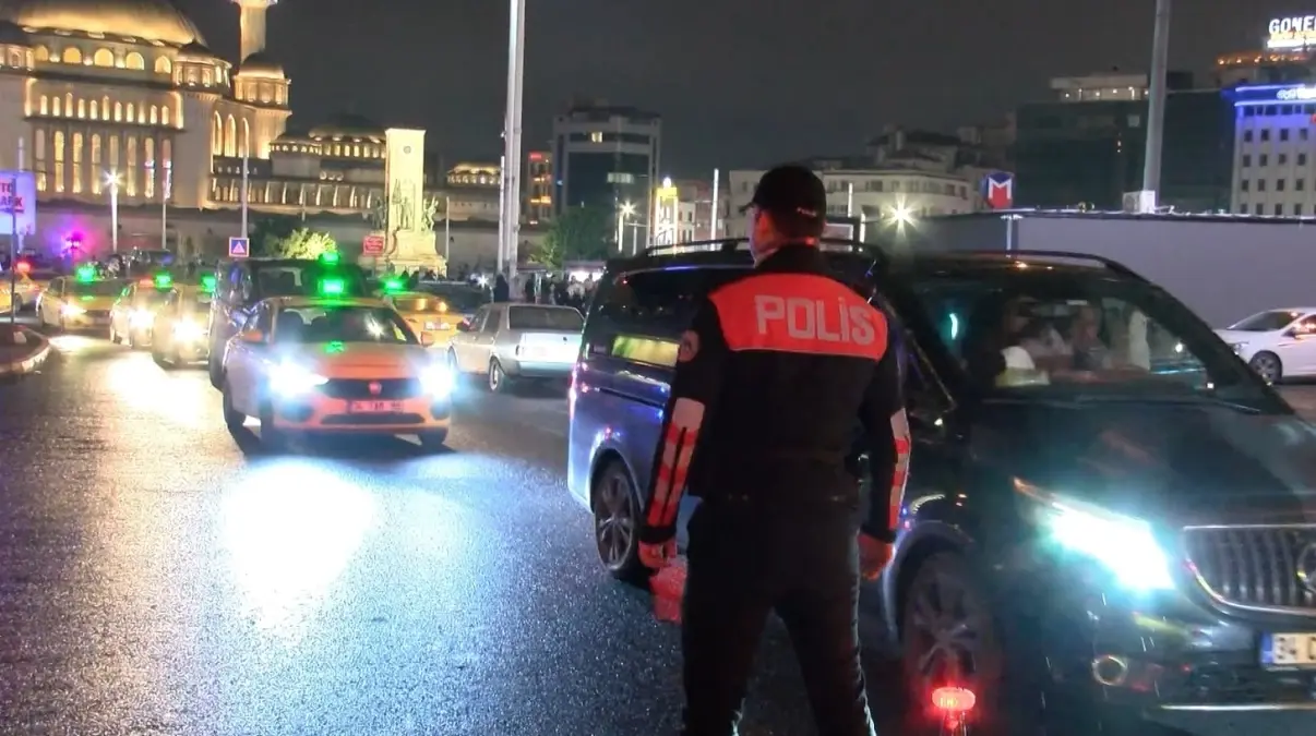 İstanbul\'da Yılbaşı Güvenliği Artırıldı