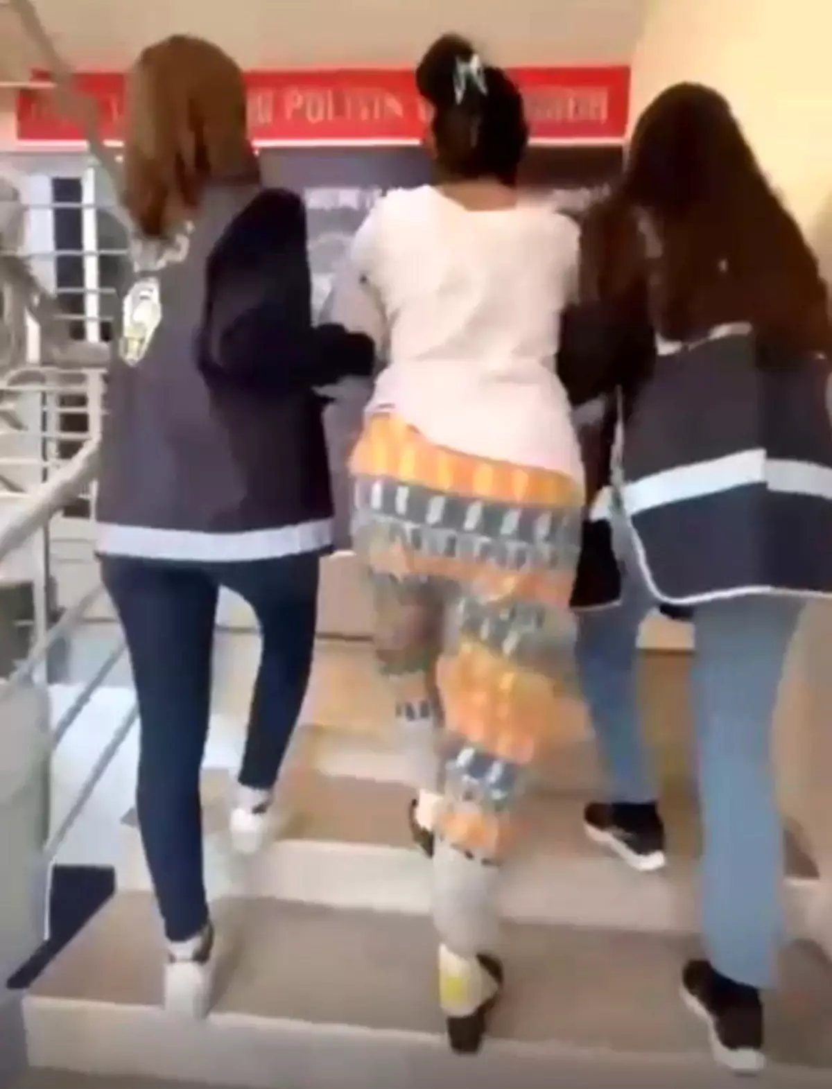 Yankesicilikten Aranan Kadın İzmir\'de Yakalandı