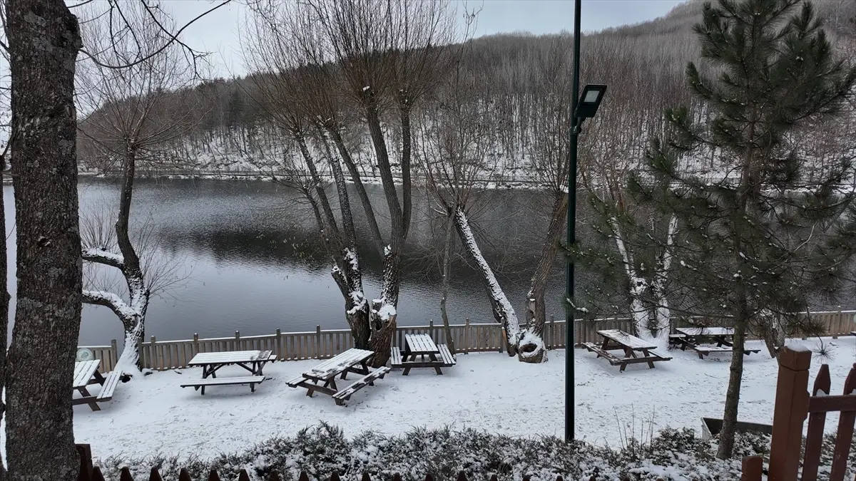 Karagöl Tabiat Parkı Kış Beyazına Büründü
