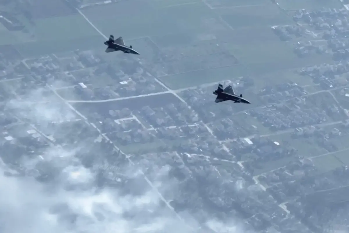 İki İnsansız Savaş Uçağı Otonom Kol Uçuşu Gerçekleştirdi