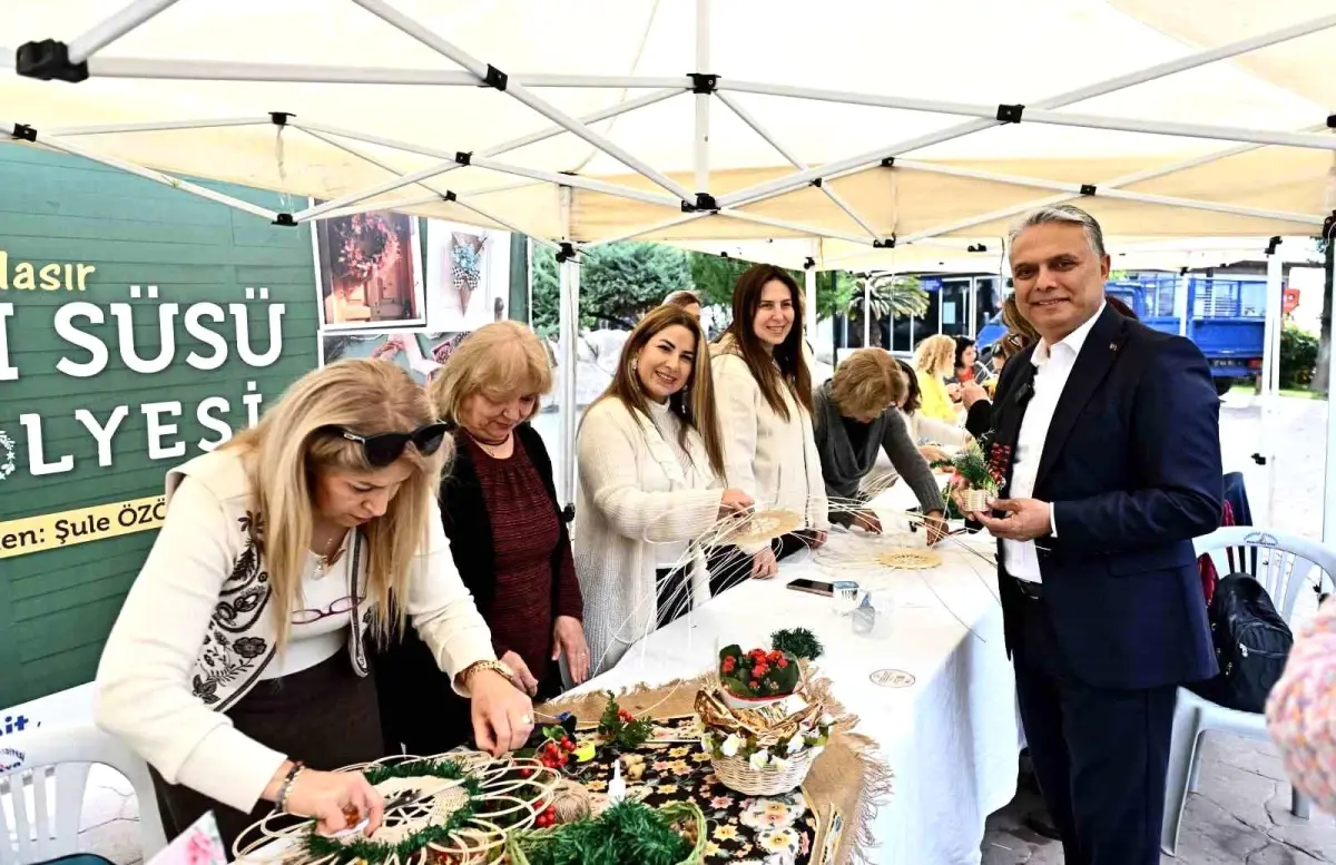 Muratpaşa Belediyesi\'nden kadınlara kapı süsü atölyesi