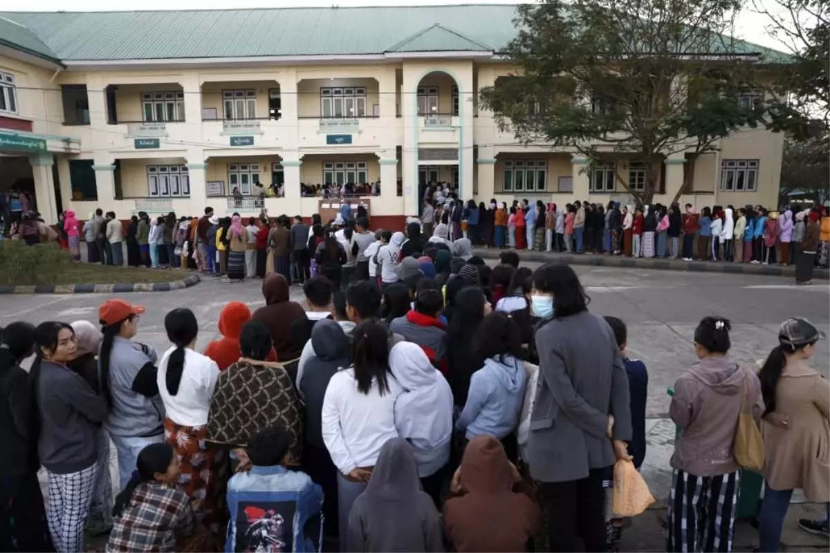 Myanmar\'da İlk Genel Seçimler Başladı