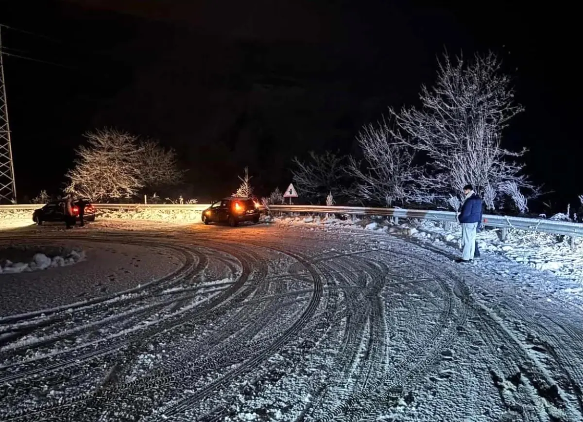 Oylat Kaplıcaları yolu kar nedeniyle kapandı