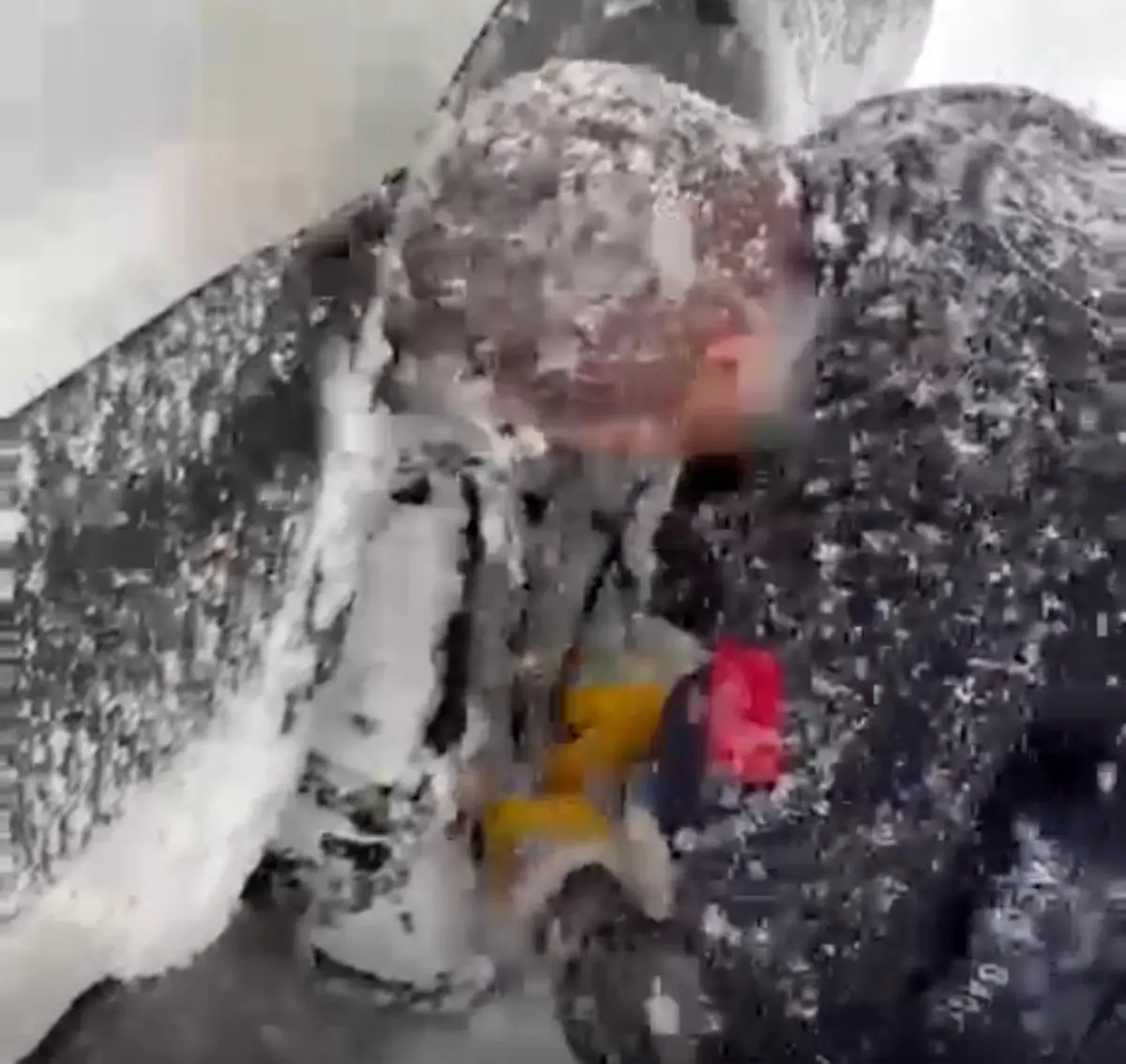 Bolu\'da Ambulans Zorlu Kış Şartlarında Hastaya Ulaştı