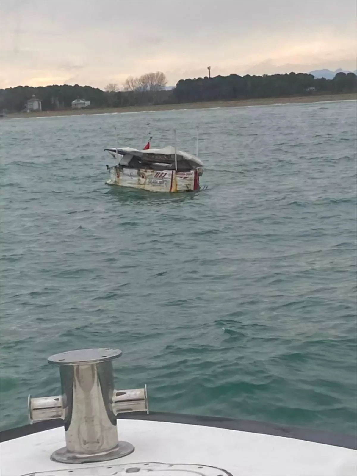 Samsun\'da Kontrolsüz Sürüklenen Tekne Kurtarıldı