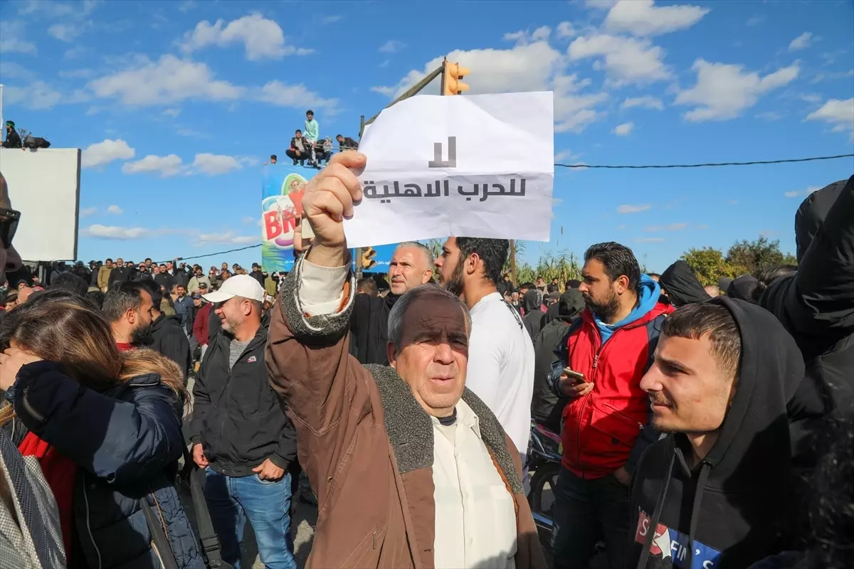 Lazkiye\'de Protesto: 3 Ölü, 60 Yaralı