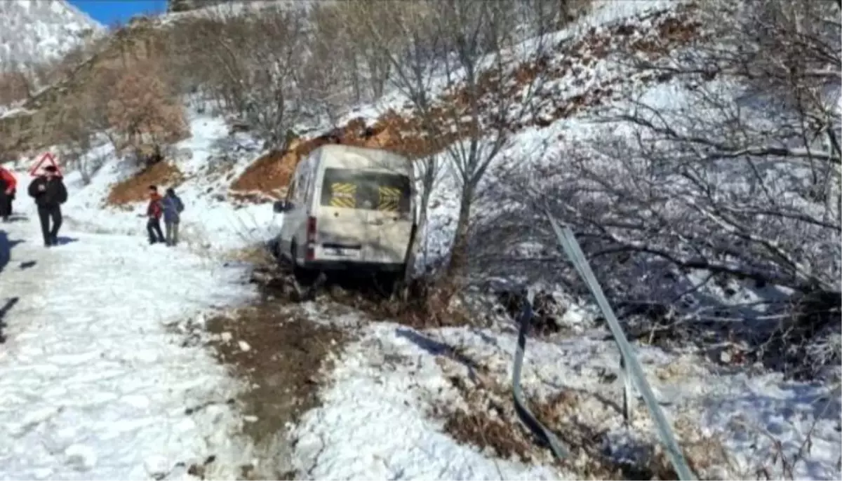 Elazığspor Taraftarlarını Taşıyan Minibüs Kaza Yaptı