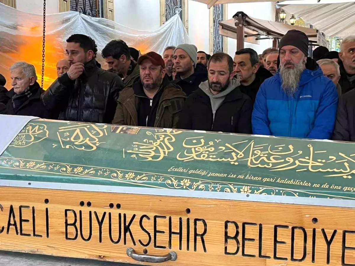 Ünlü oyuncu Serkan Keskin\'in babası son yolculuğuna uğurlandı