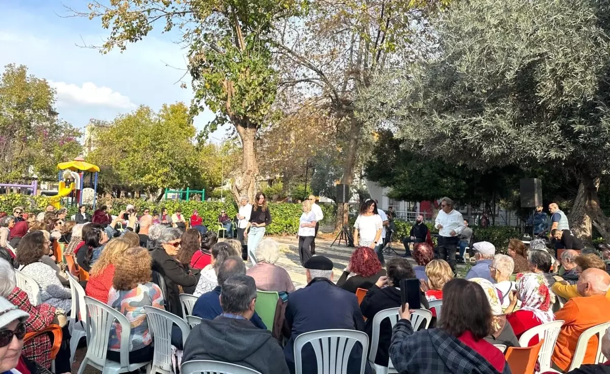 Yaşlı evinde kuşakları buluşturan yeni yıl etkinliği