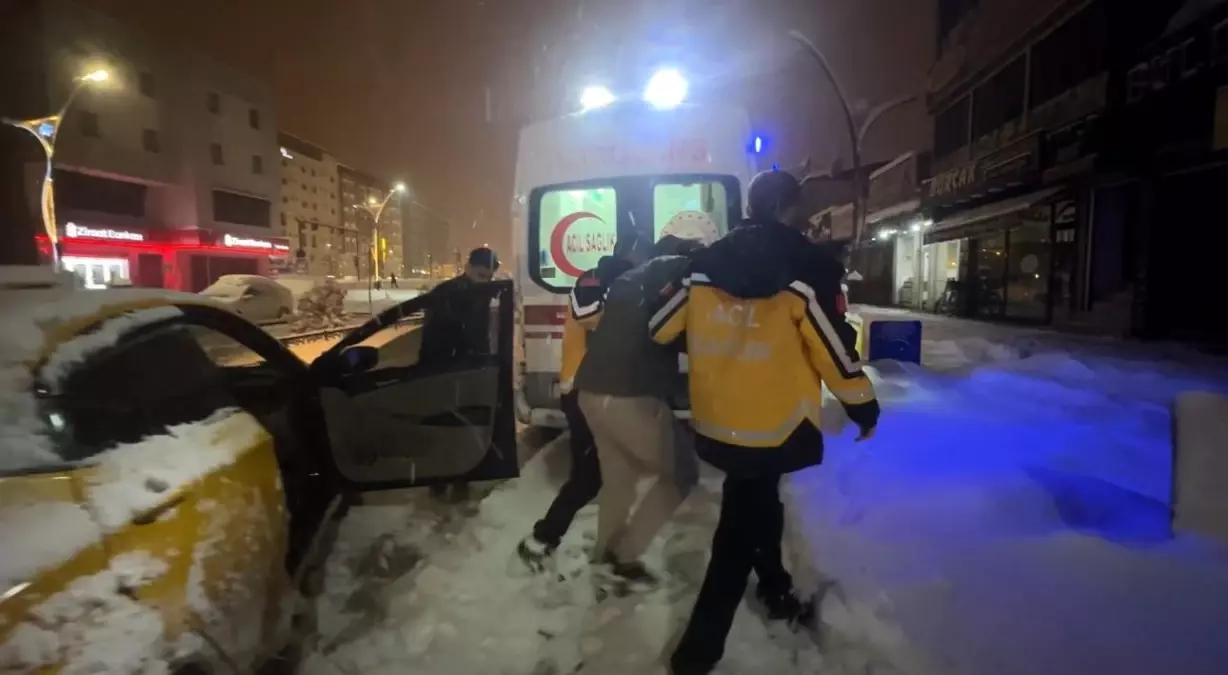 Hakkari\'de Genç Kurtarıldı