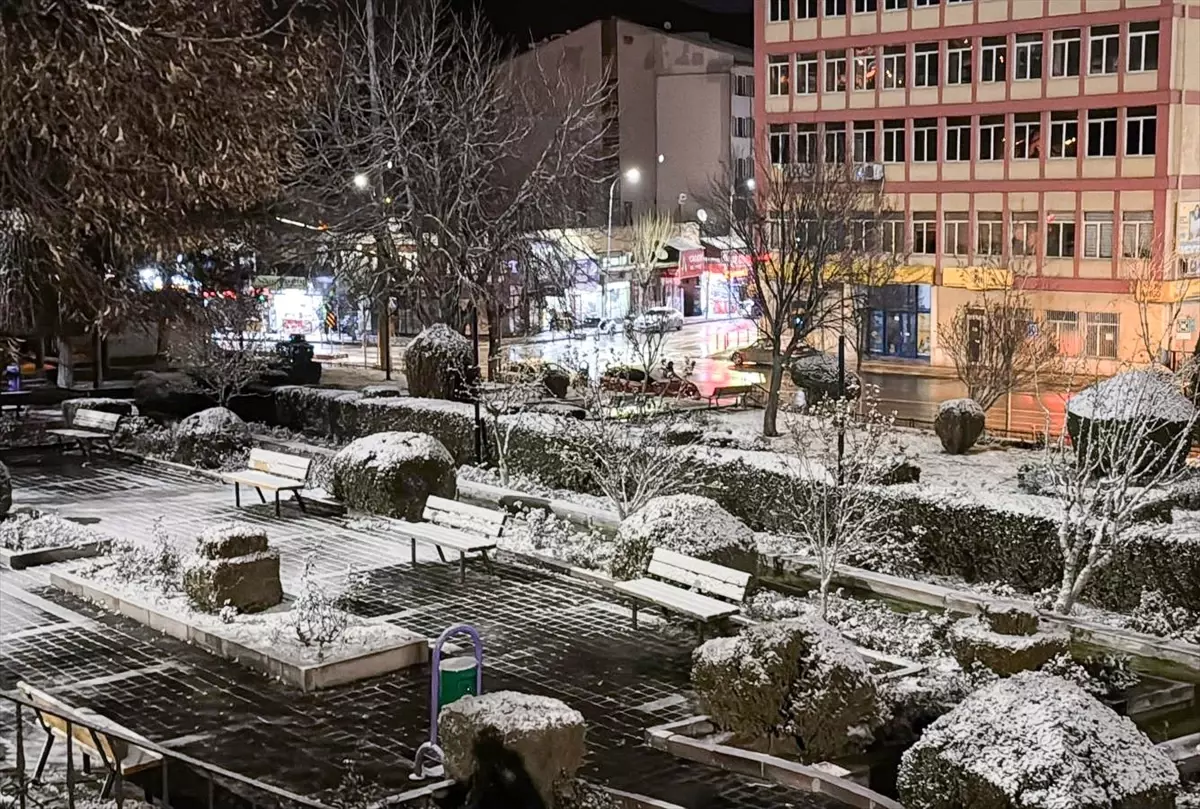 Afyonkarahisar\'da Kar Yağışı Etkili Oldu