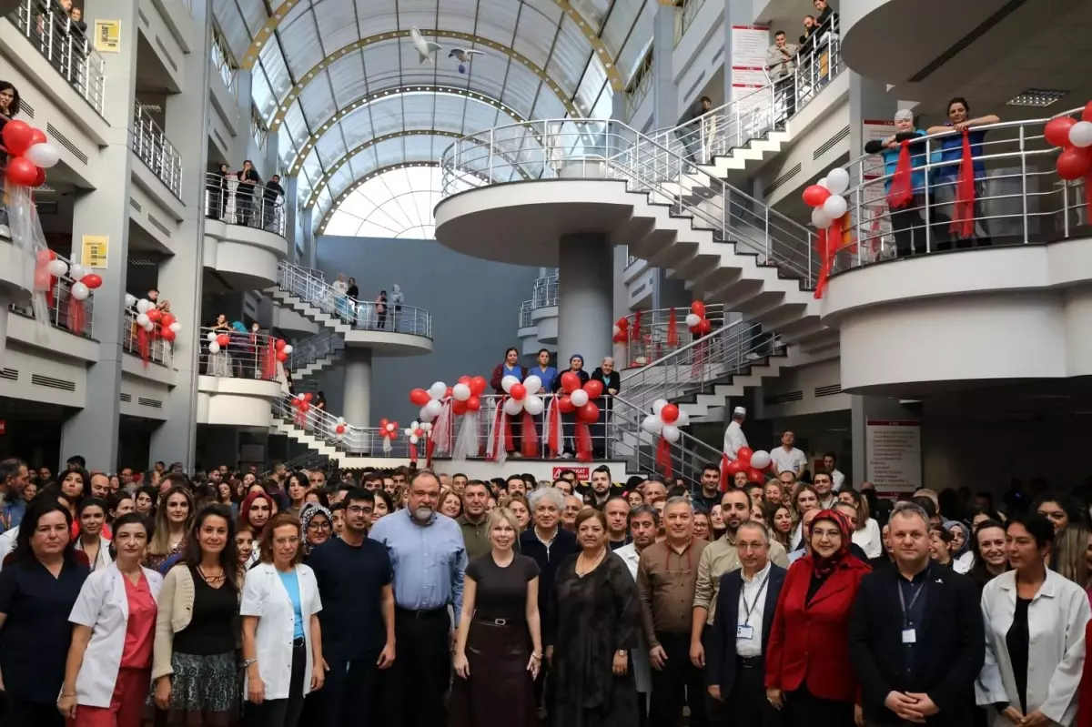 Akdeniz Üniversitesi Hastanesi\'nde yeni yıl coşkusu