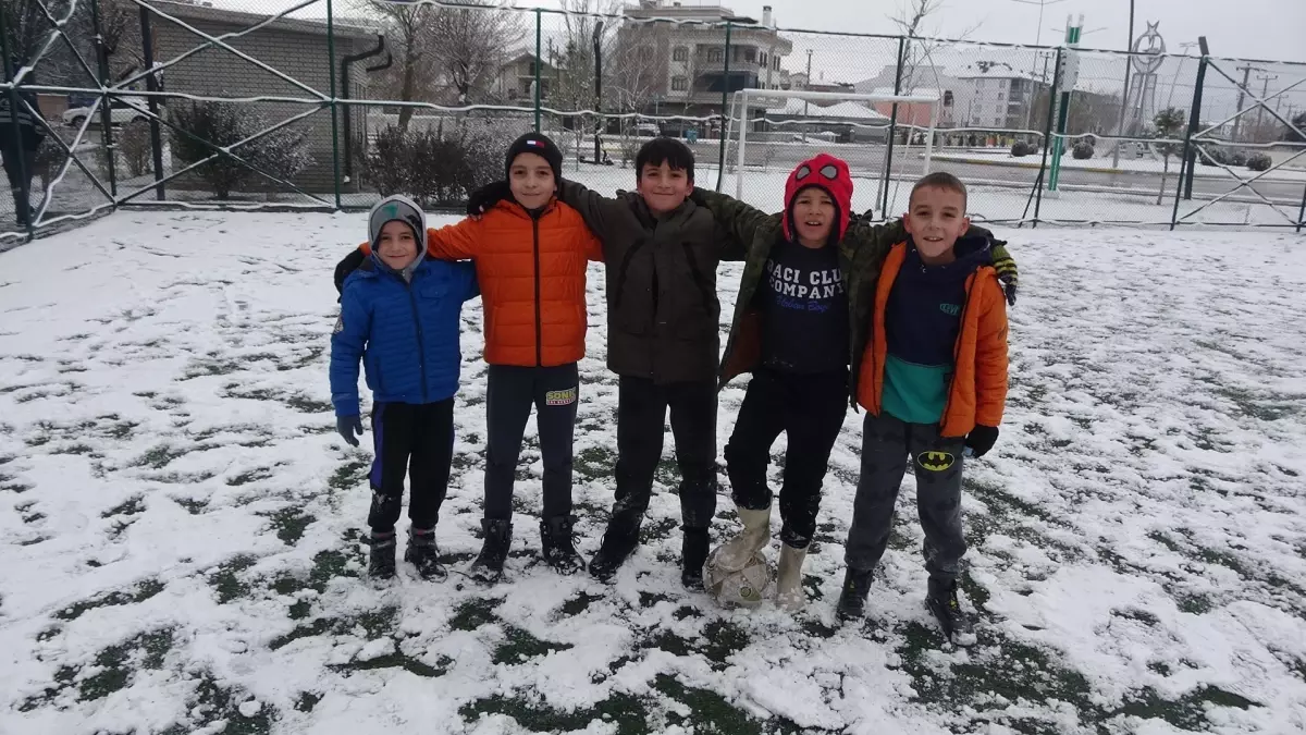 Aksaray\'da Kar Yağışı Çiftçilere Umut Oldu