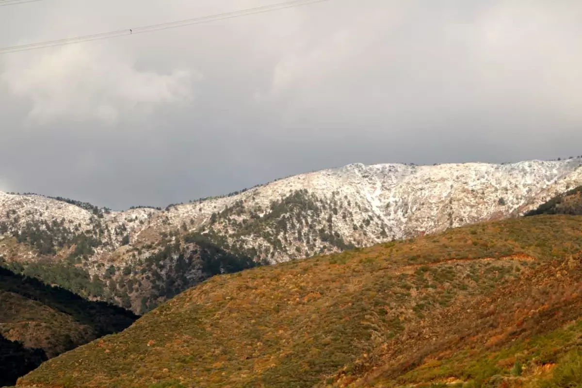Hatay\'da Kar Yağışı Amanos Dağlarını Beyaza Bürüdü