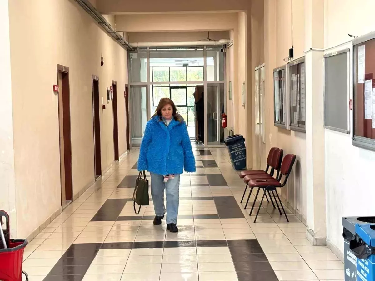 Emine Usta\'nın Üniversite Hayali 53 Yaşında Gerçekleşti