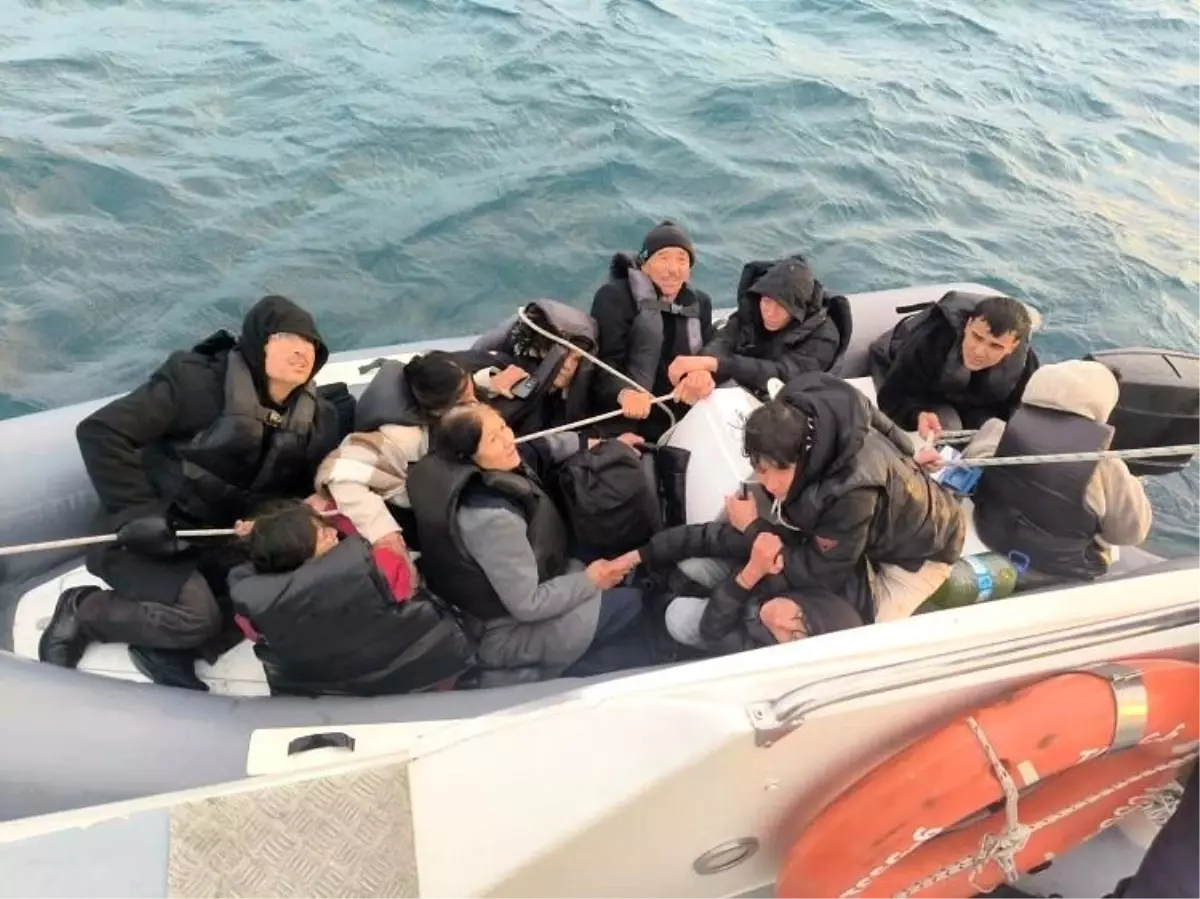 Ayvalık\'ta 10 Göçmen Kurtarıldı