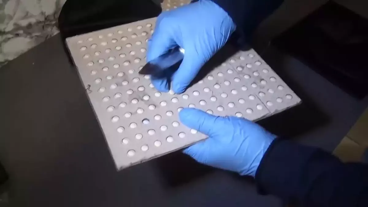 Kargo Deposunda Uyuşturucu Hap Operasyonu