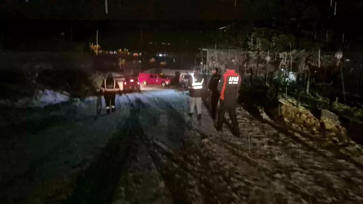 Bartın\'da kiralık ev ararken ormanlık alana giren çift mahsur kaldı