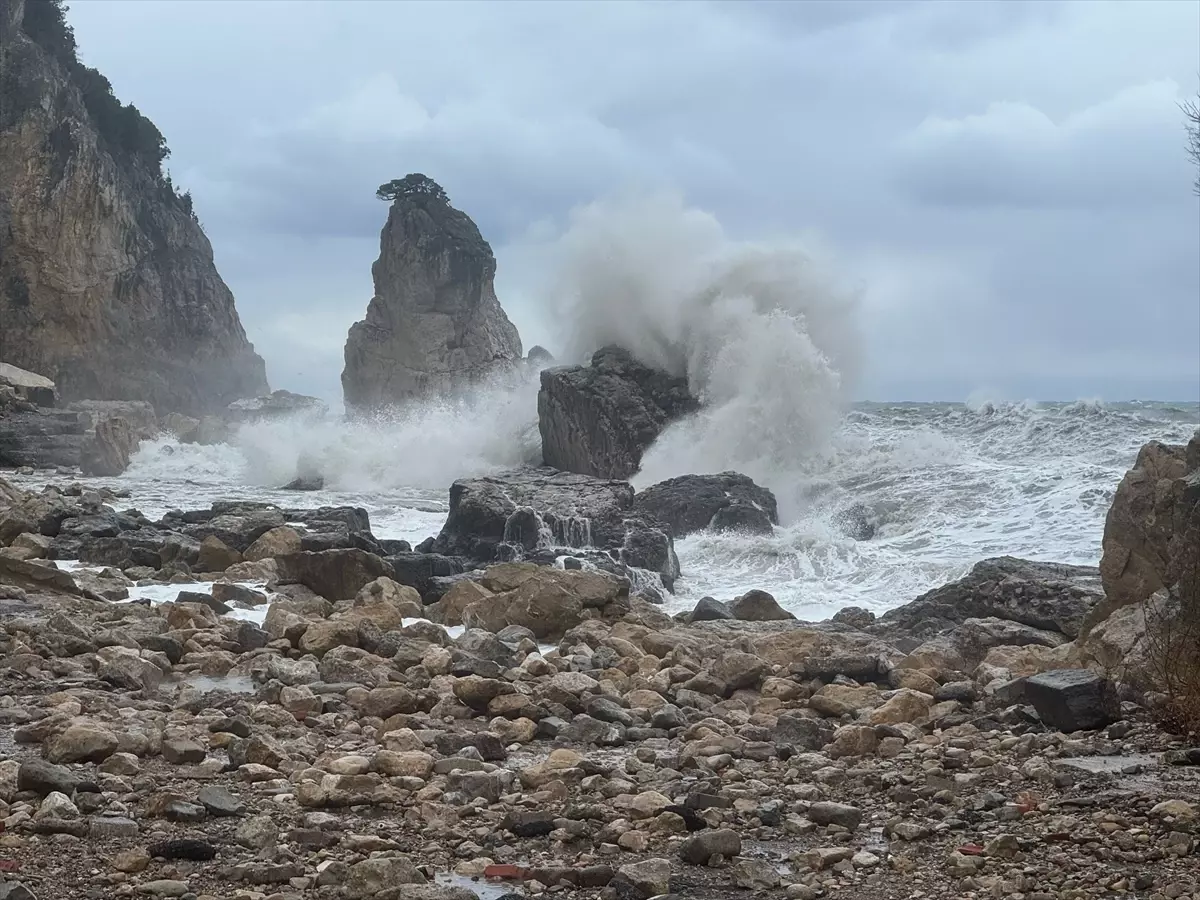 Amasra\'da Şiddetli Rüzgar ve Dalgalar