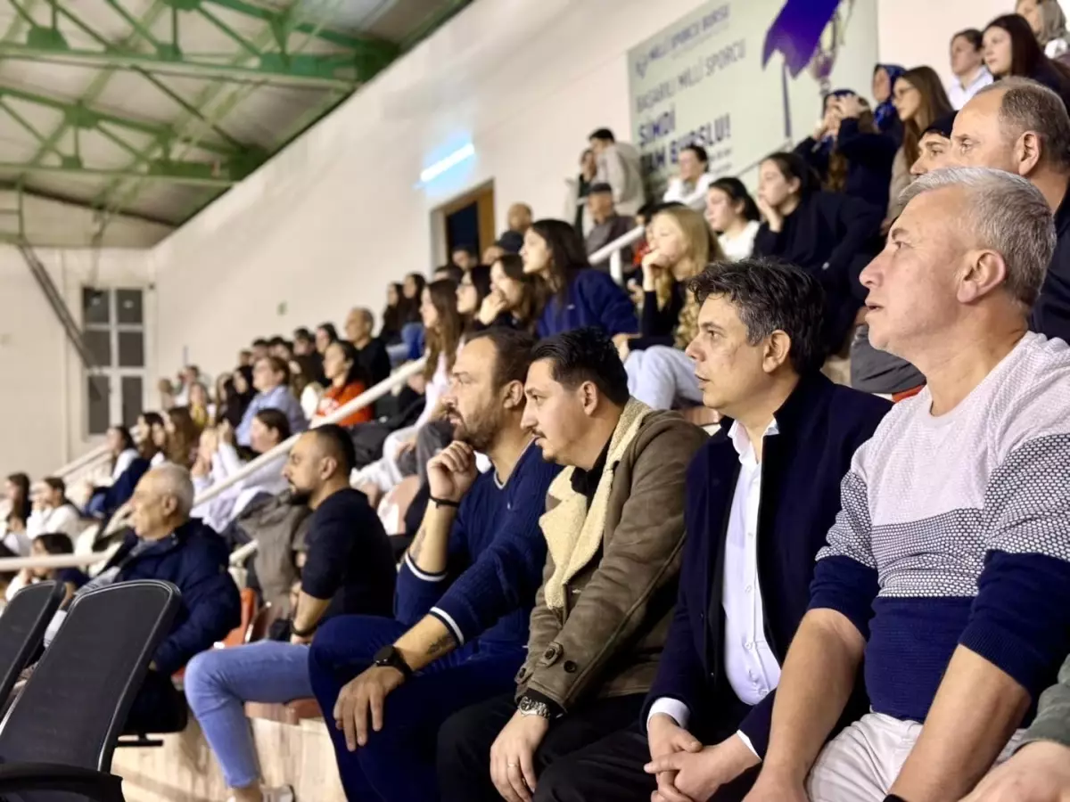 Başkan Durgut\'tan Söğütspor Voleybol Takımına tribün desteği