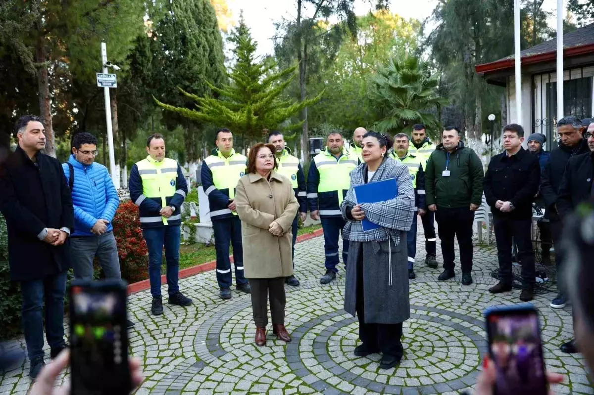Başkan Gençay: "Mezarlıklar düzenli ve eksiksiz bir şekilde devredildi"