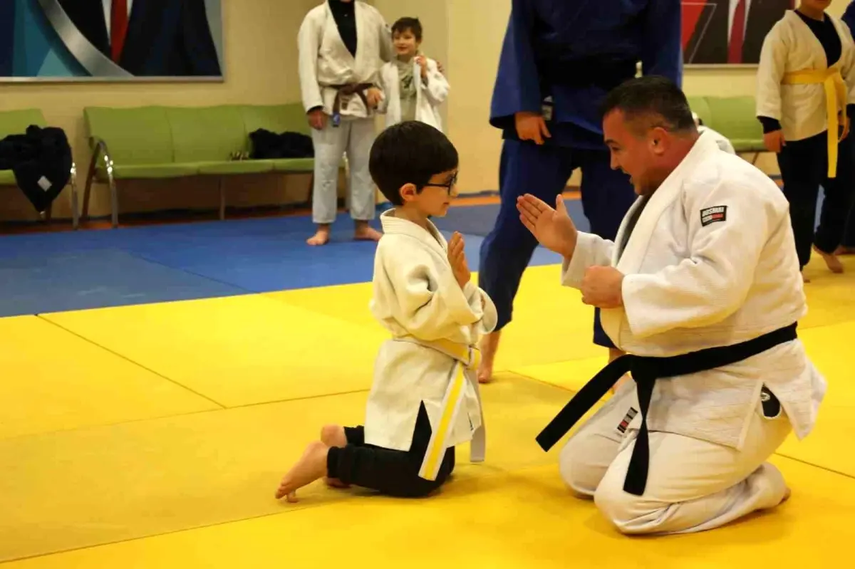 Bilecik\'te Judoculara Moral Antrenmanı