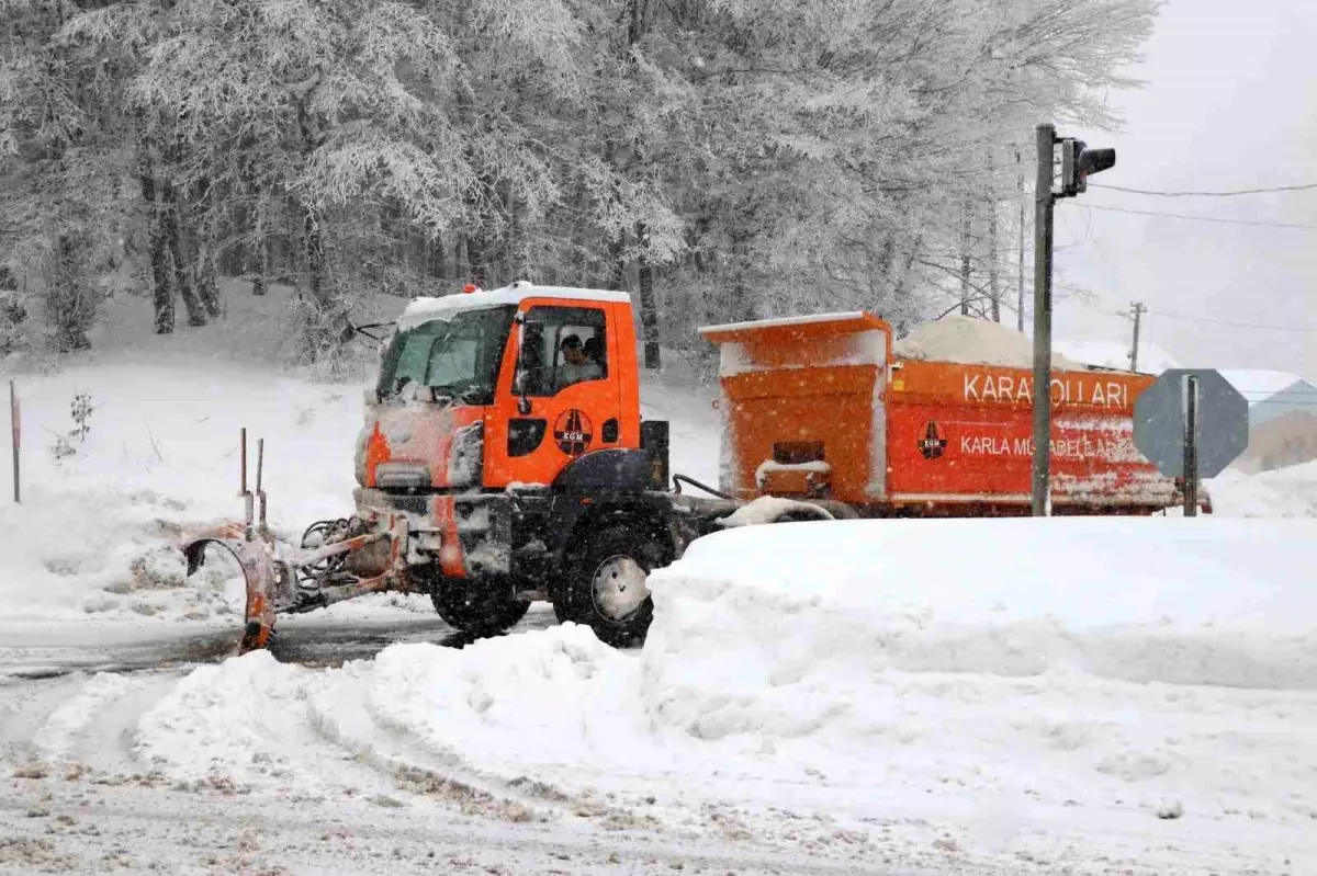 Bolu Dağı\'nda Yoğun Kar Yağışı