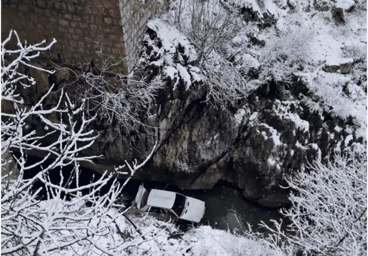 Çermik\'te Buzlanma Kazası: 3 Yaralı