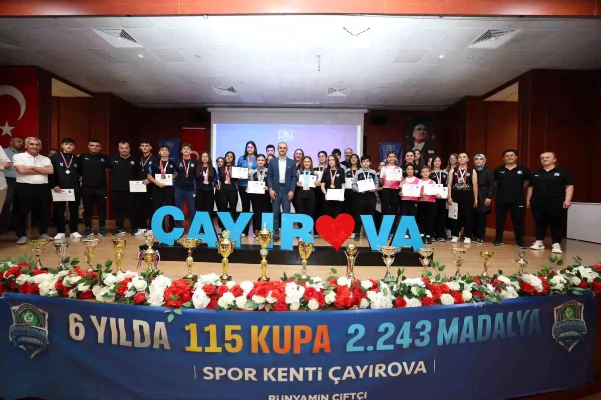 Çayırovalı sporcular 2025\'te 354 madalya ve 14 kupa kazandı
