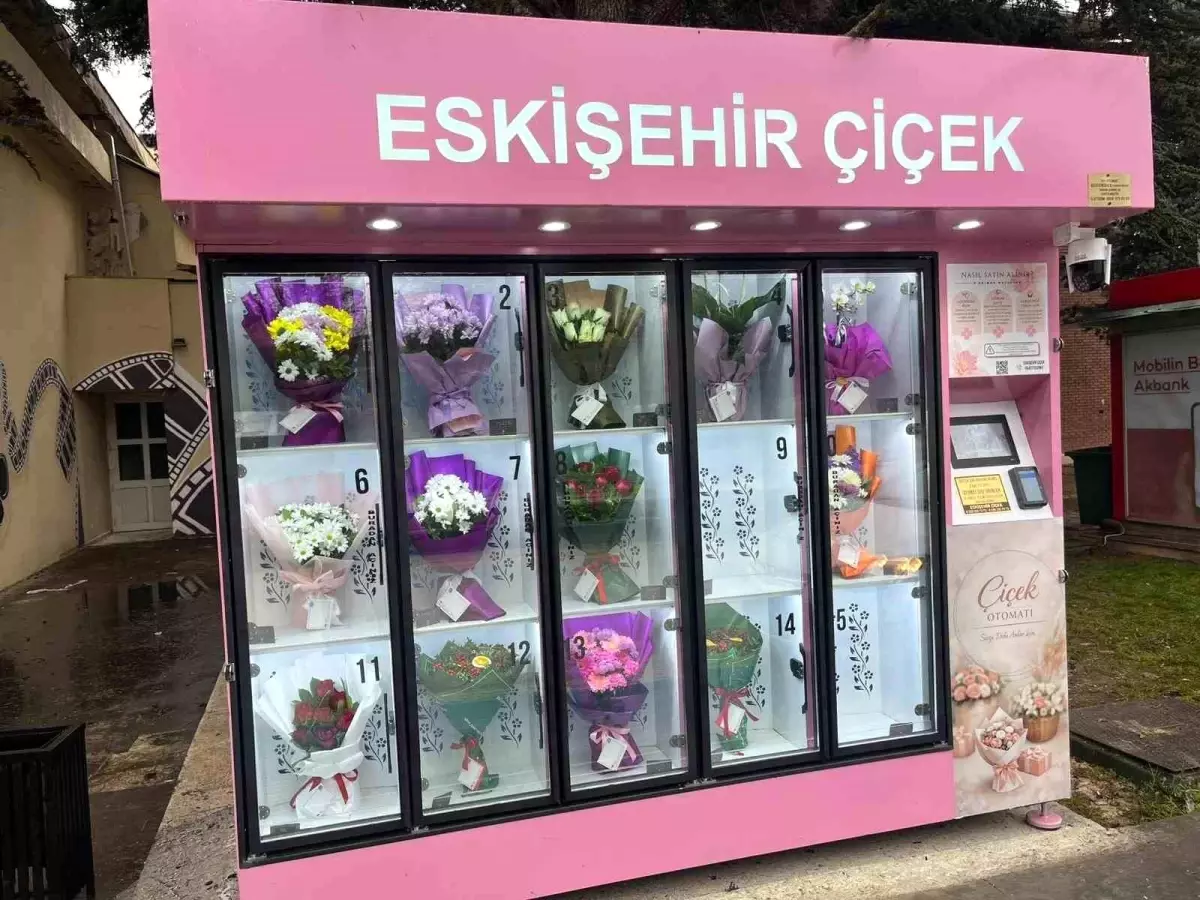 Eskişehir\'de Çiçek Otomatı Dikkat Çekiyor