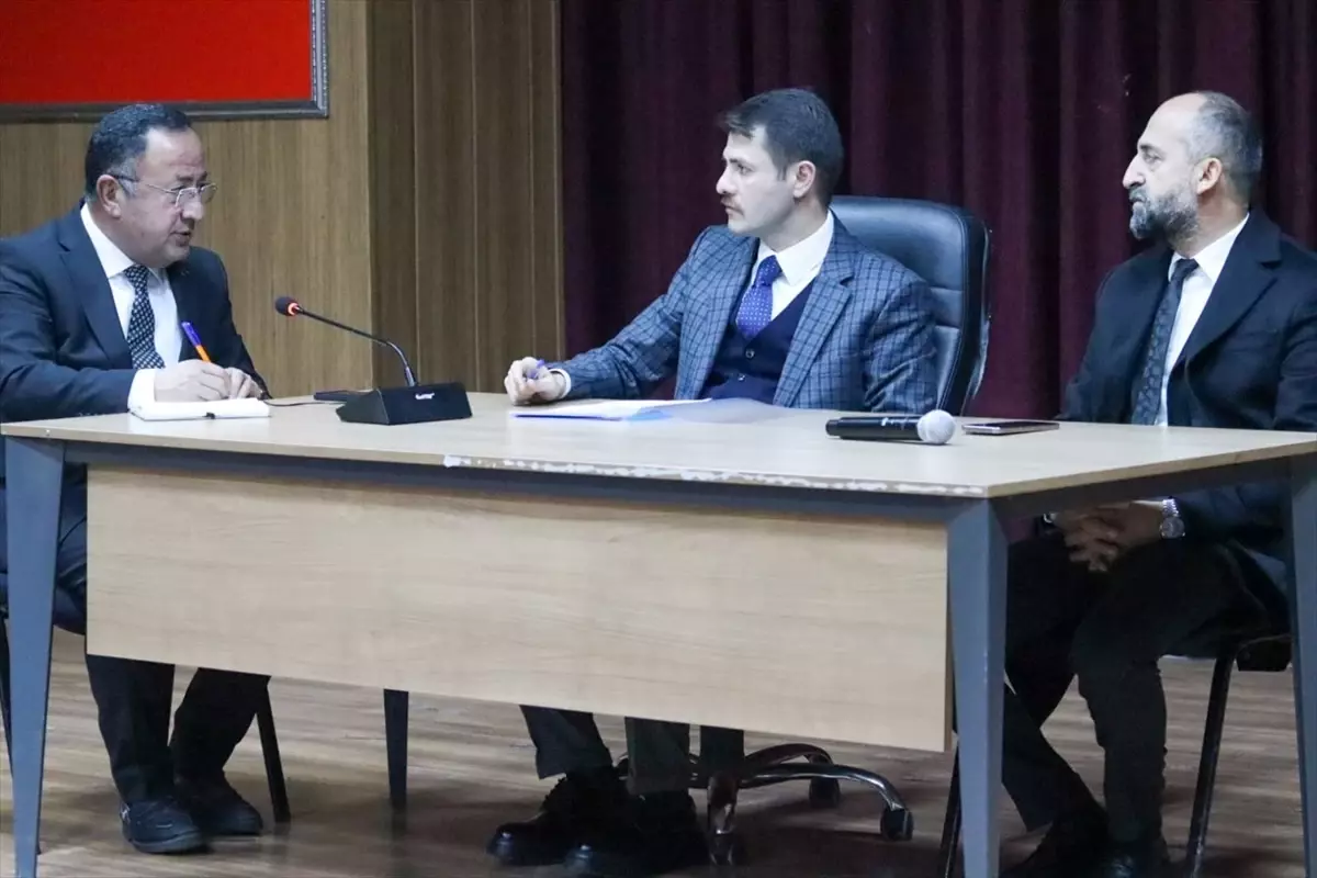 Çukurca\'da Köylere Hizmet Toplantısı