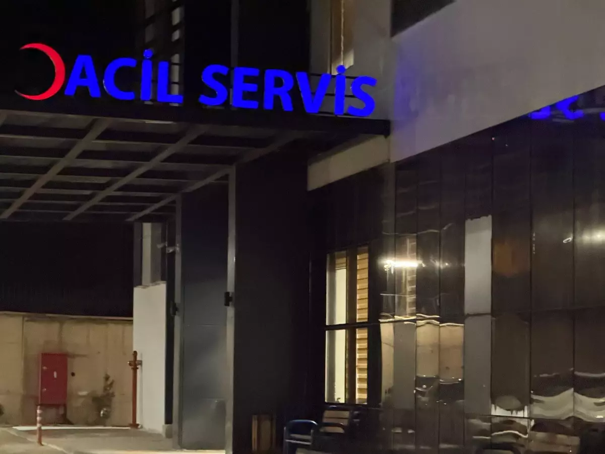 Diyarbakır\'da Köprüden Çaya Düşen Araçta 4 Yaralı