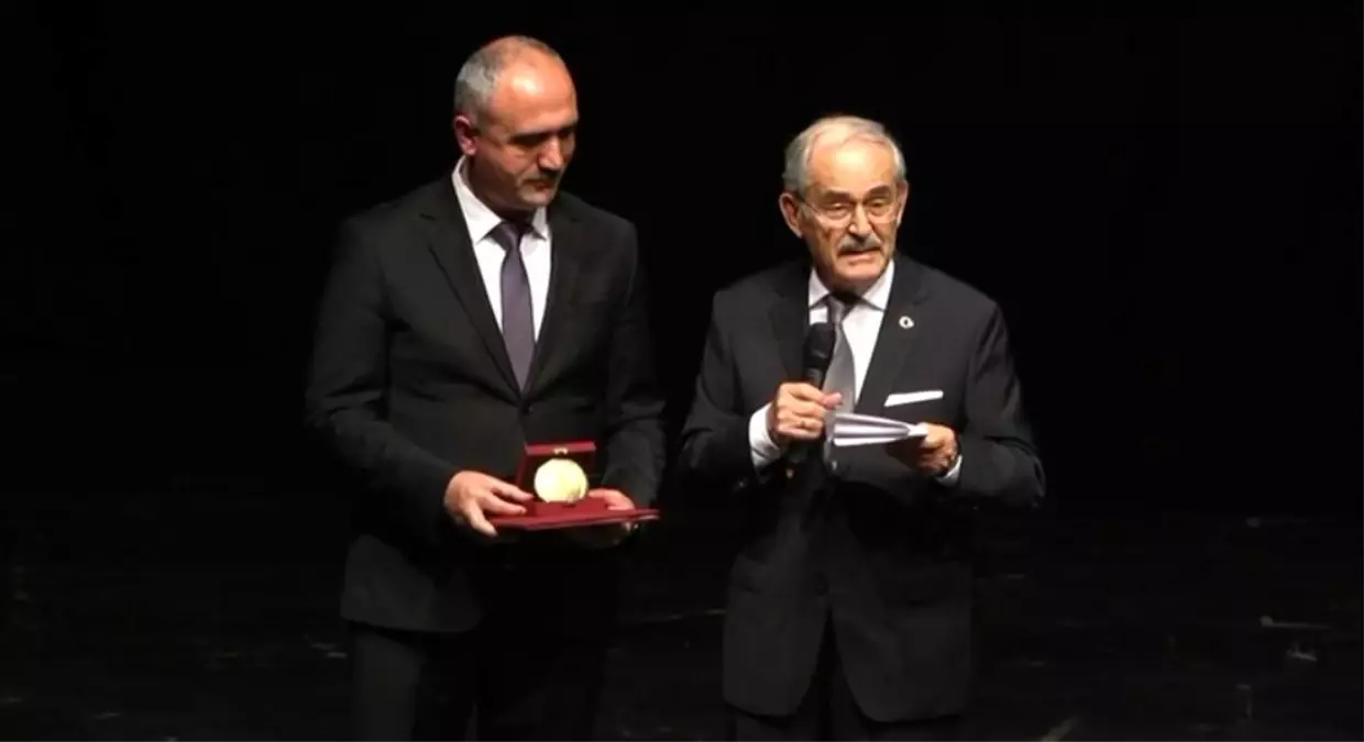 Eskişehir Büyükşehir Belediyesi\'nin eski başkanı Büyükerşen aktif siyaseti bıraktı