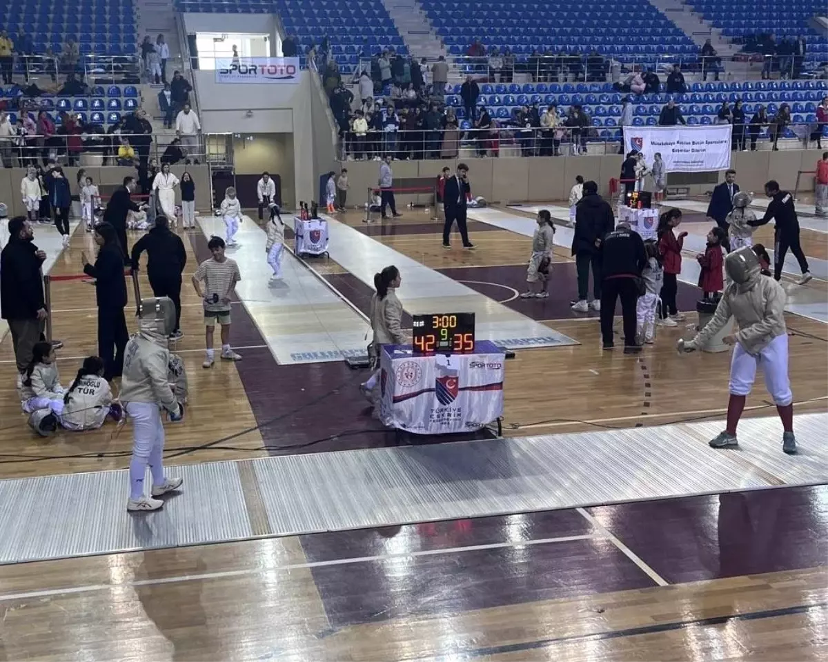 Eskişehir\'de Eskrim Kılıç Türkiye Kupası Gerçekleşti