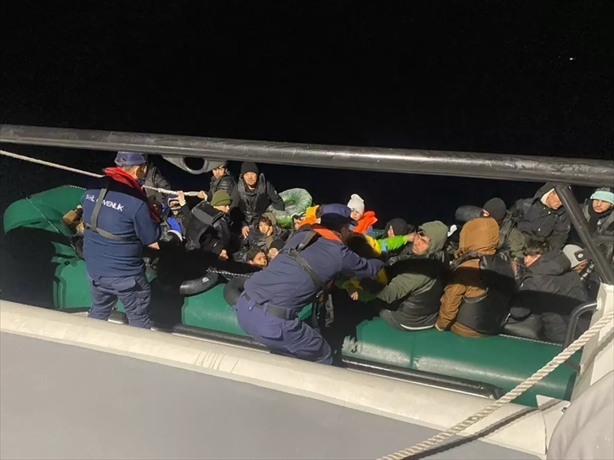 İzmir\'de 50 Düzensiz Göçmen Yakalandı