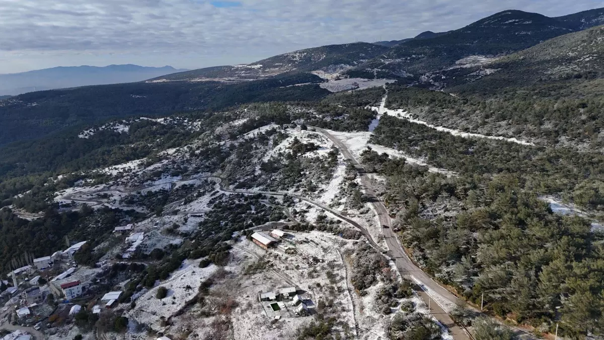 İzmir\'e İlk Kar Düştü