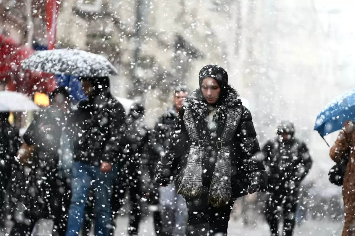 Kar yağışı tüm Türkiye\'yi esir alacak! Meteoroloji tarih verdi