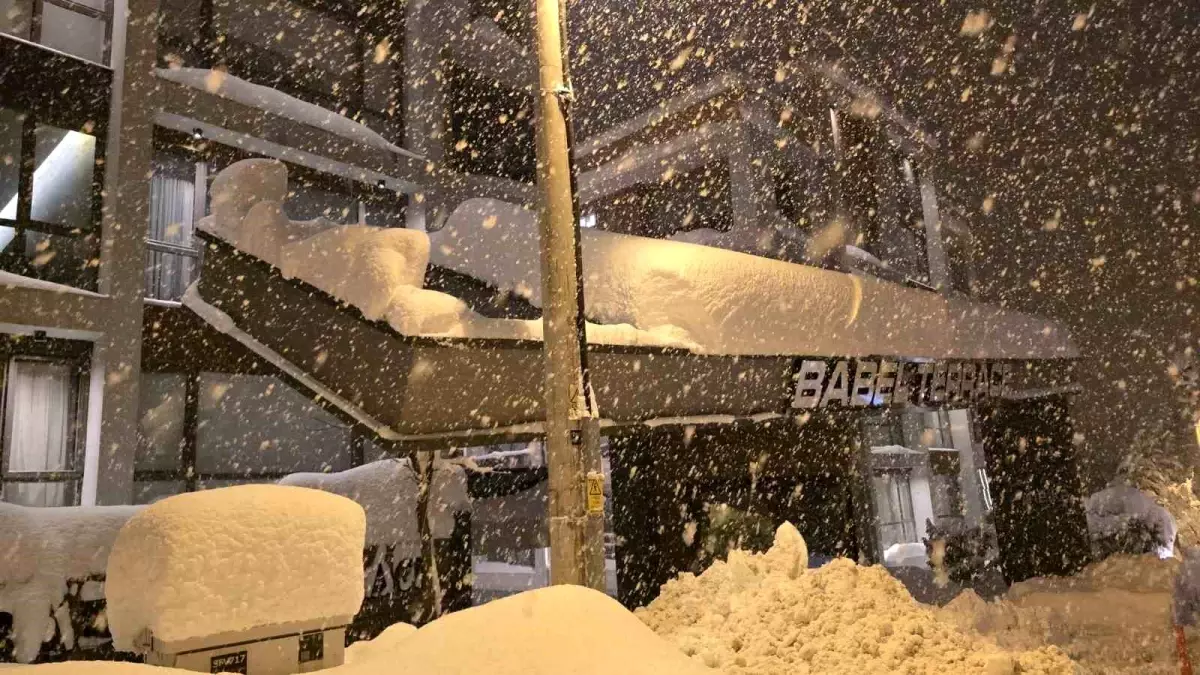 Safranbolu\'da Kar Tacı Yıkılma Tehlikesiyle Karşı Karşıya