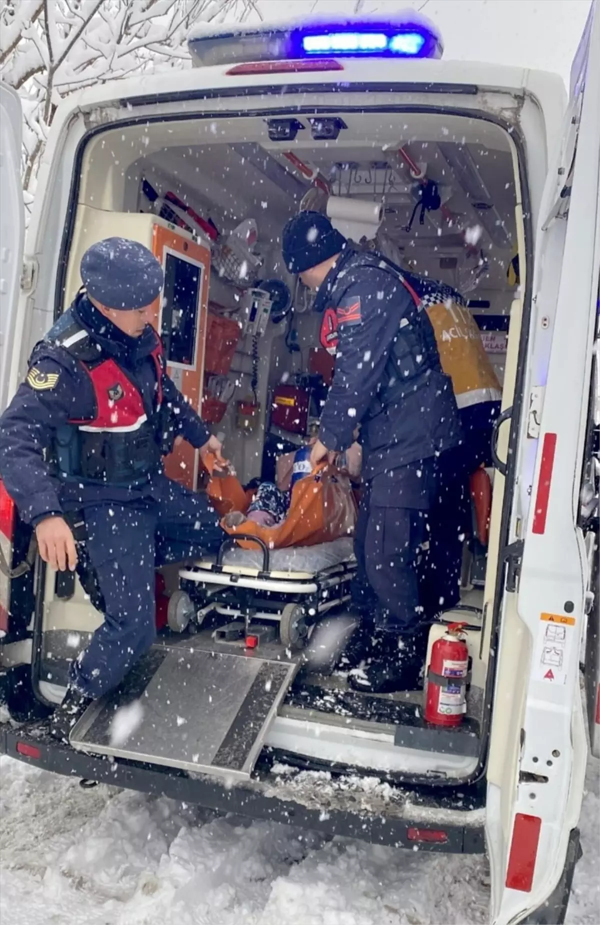 Karabük\'te Kar Artığı Kurtarma Operasyonu