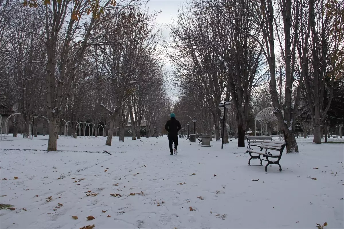 Kayseri\'de Kar Yağışı Hayatı Olumsuz Etkiledi