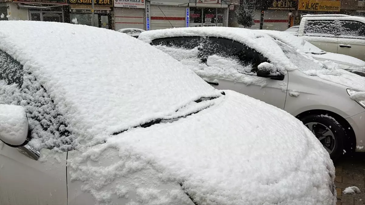 Kızıltepe\'de Kar Yağışı