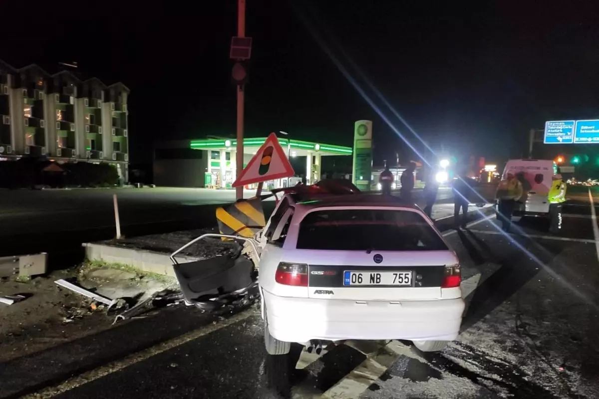 Marmaraereğlisi\'nde otomobil refüje çarptı: 1 kişi hayatını kaybetti